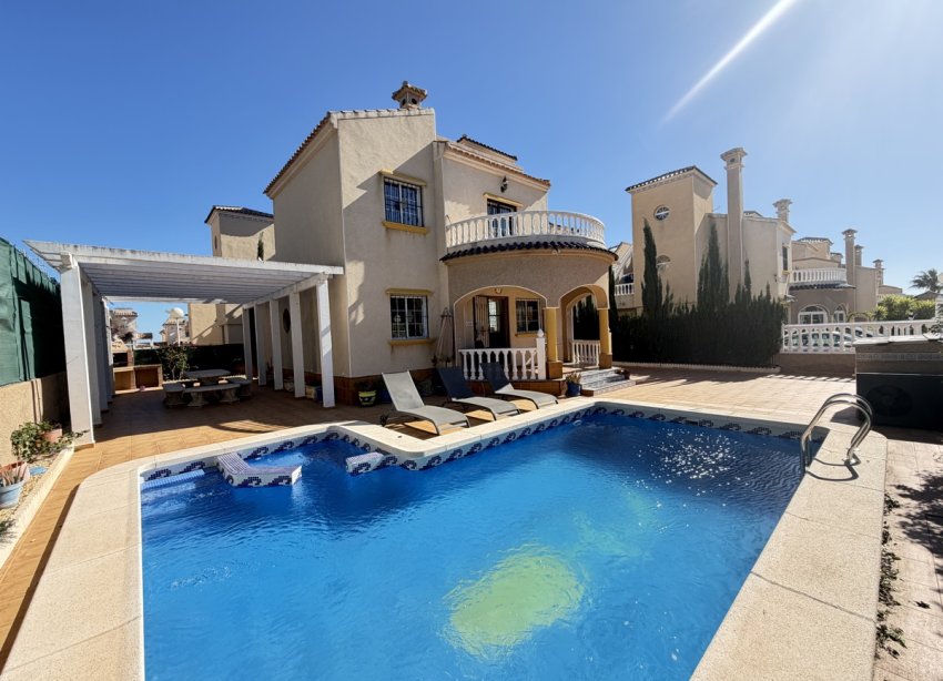 Resale - Villa - Orihuela Costa - Villamartin