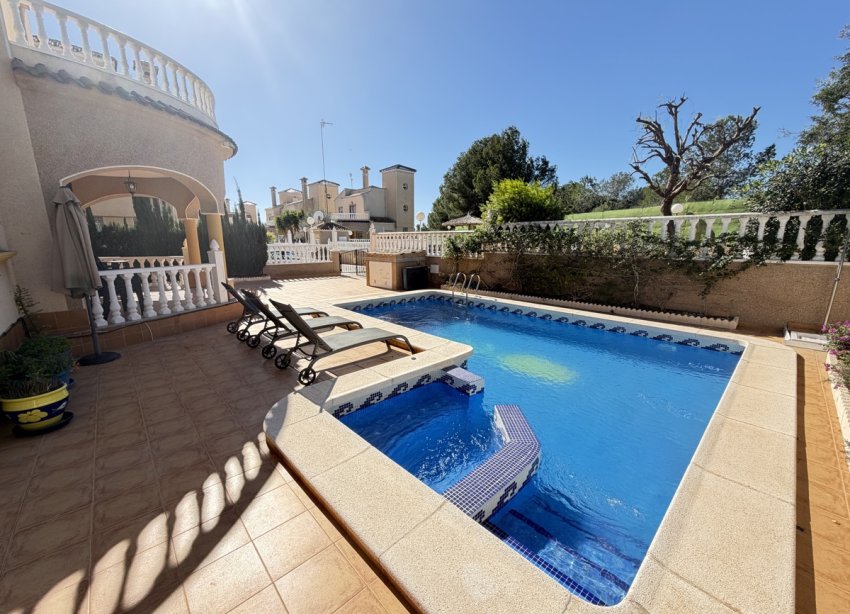 Resale - Villa - Orihuela Costa - Villamartin