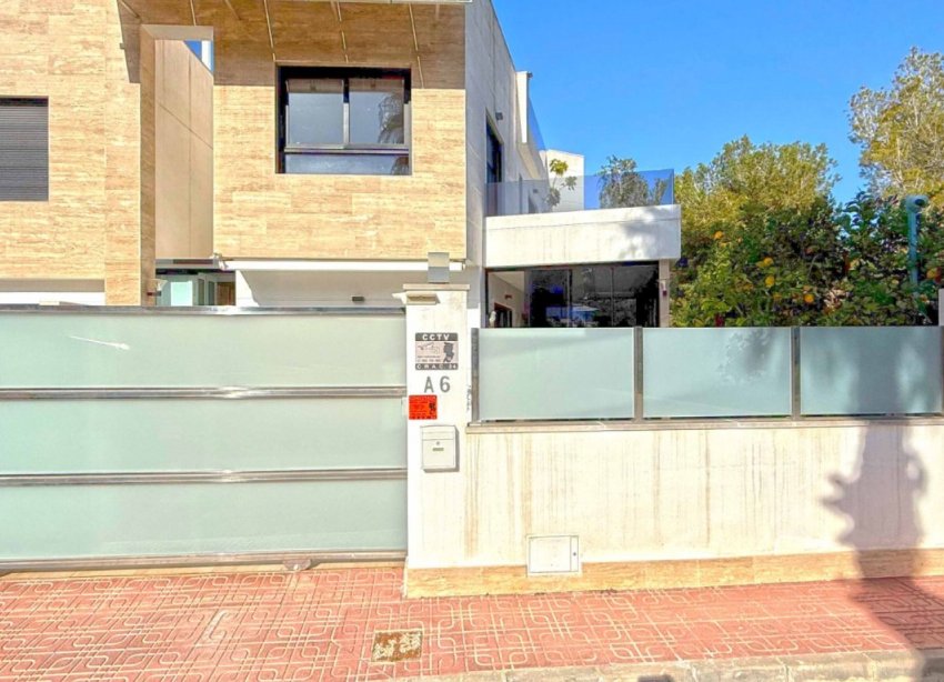 Resale - Villa - Orihuela Costa - Villamartín