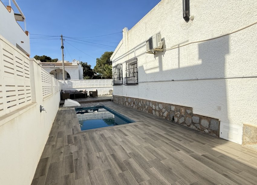 Resale - Villa - Orihuela Costa - Villamartin
