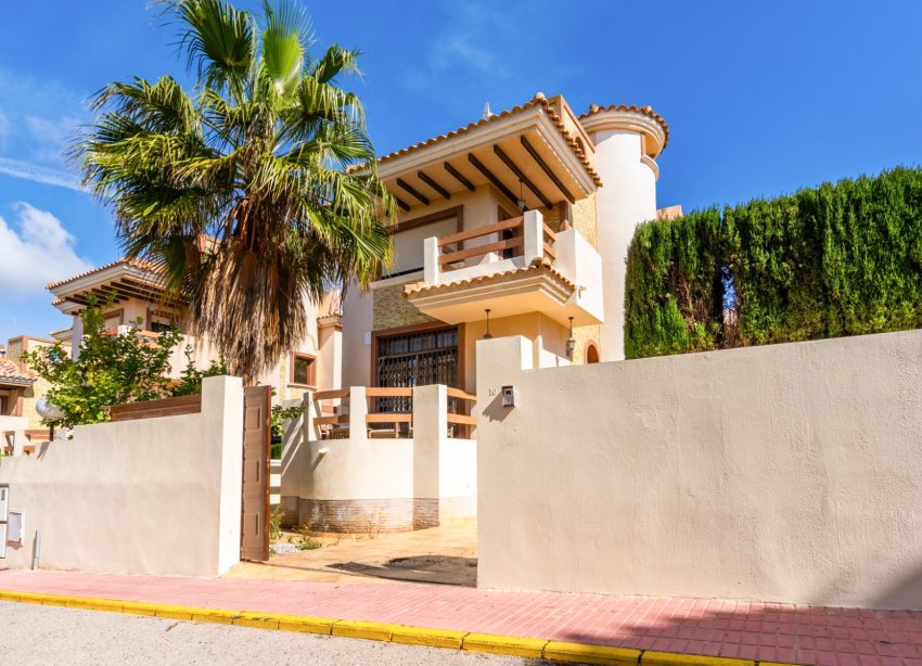 Resale - Villa - Orihuela Costa - Villamartin