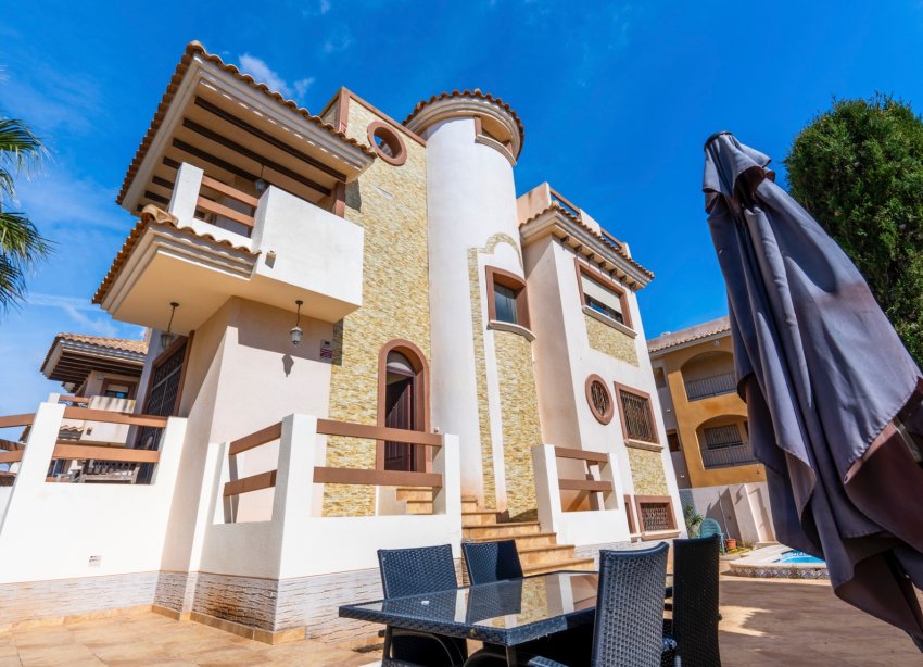 Resale - Villa - Orihuela Costa - Villamartin