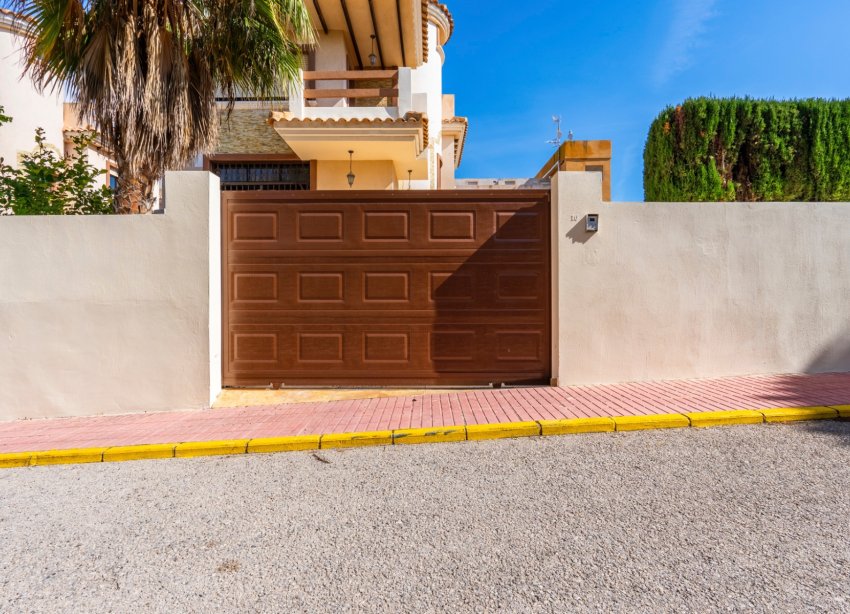 Resale - Villa - Orihuela Costa - Villamartin