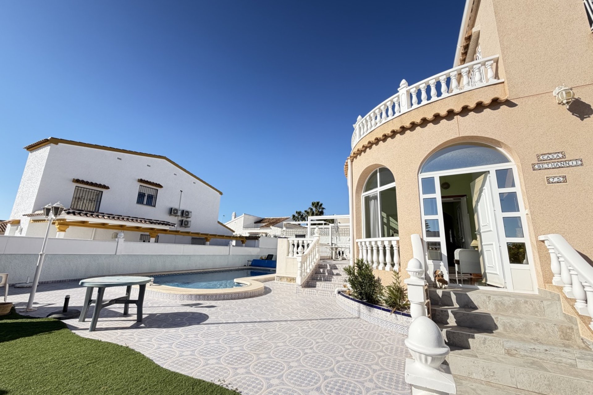 Resale - Villa - Orihuela Costa - Villamartin