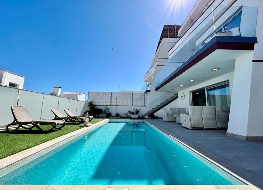 Resale - Villa - Orihuela Costa - Villamartin