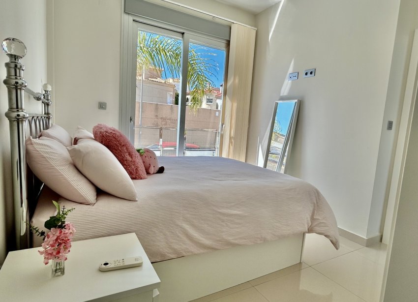 Resale - Villa - Orihuela Costa - Villamartin