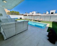 Resale - Villa - Orihuela Costa - Villamartin