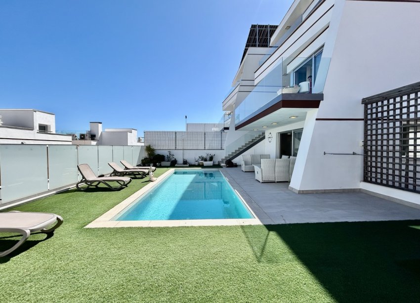 Resale - Villa - Orihuela Costa - Villamartin