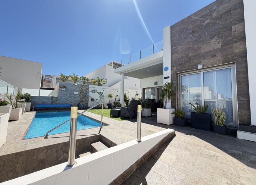Resale - Villa - Orihuela Costa - Villamartin