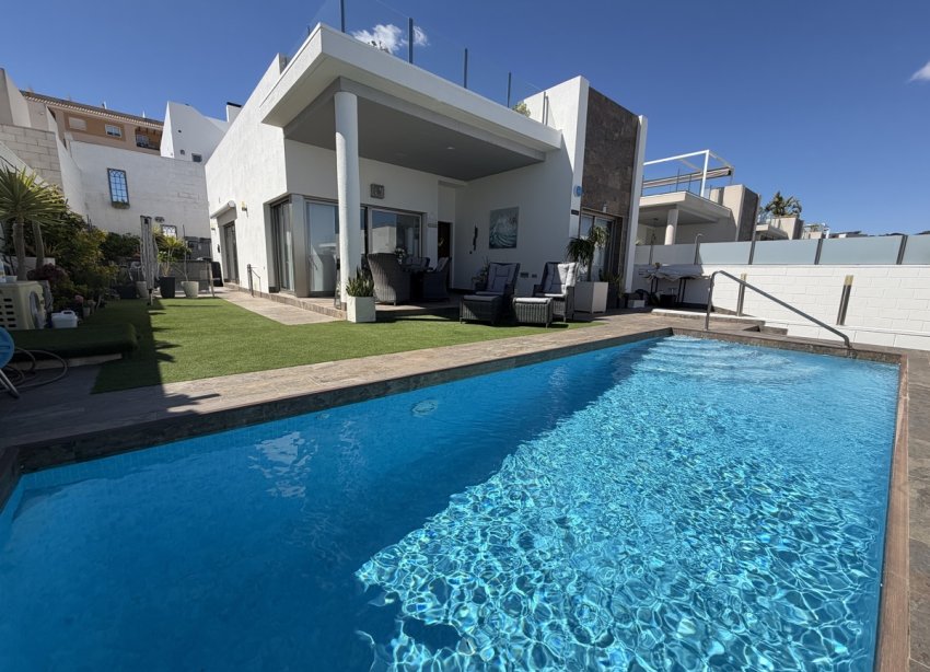 Resale - Villa - Orihuela Costa - Villamartin