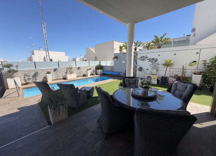 Resale - Villa - Orihuela Costa - Villamartin
