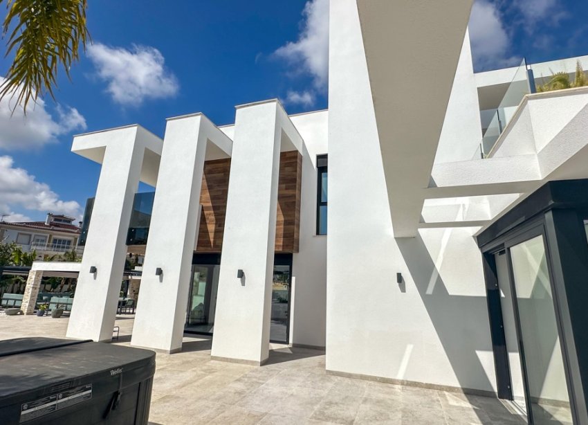 Resale - Villa - Orihuela Costa - Villamartin