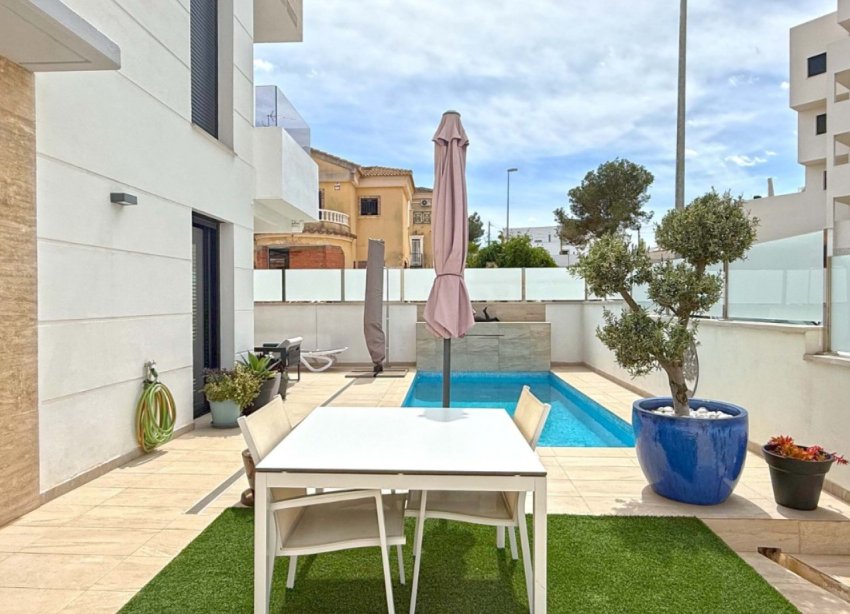 Resale - Villa - Orihuela Costa - Villamartín