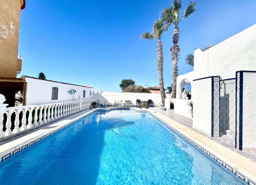 Resale - Villa - Orihuela Costa - Villamartin