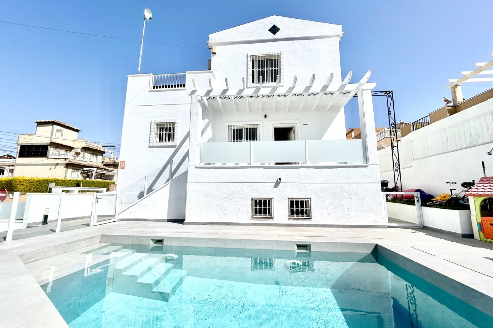 Resale - Villa - Orihuela Costa - Villamartin