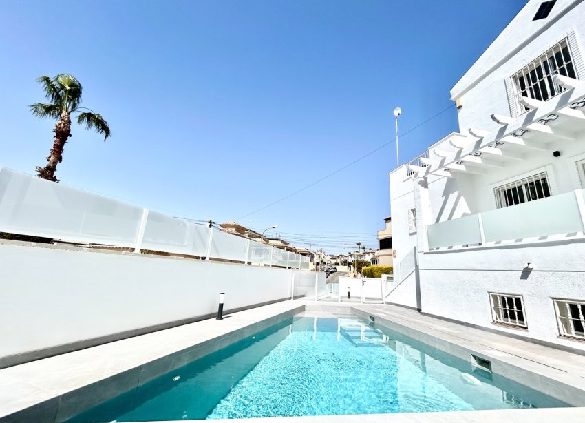 Resale - Villa - Orihuela Costa - Villamartin