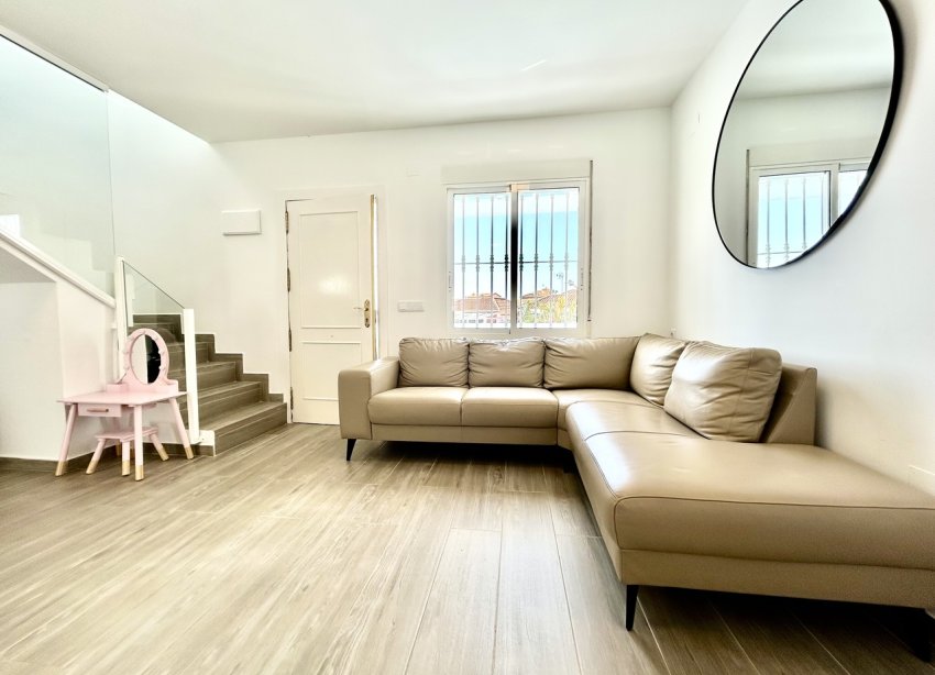 Resale - Villa - Orihuela Costa - Villamartin