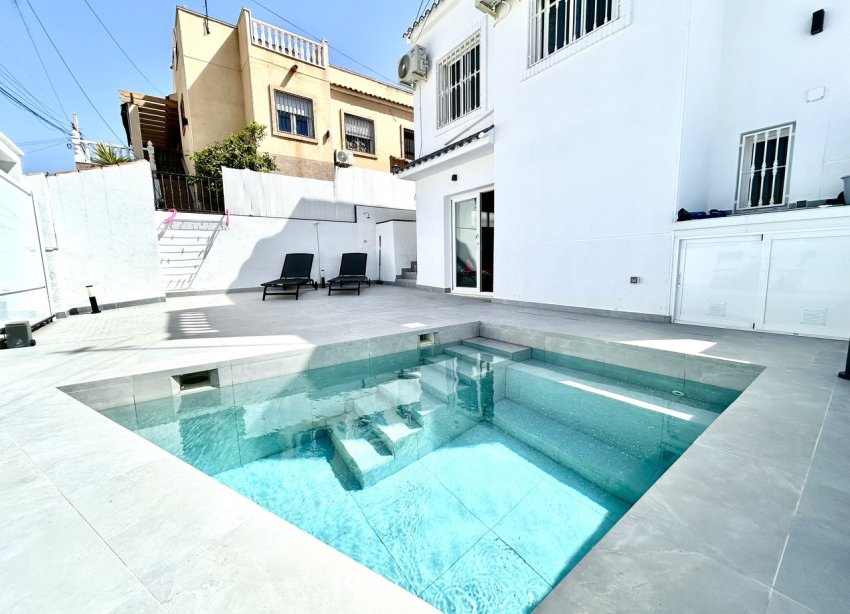 Resale - Villa - Orihuela Costa - Villamartin