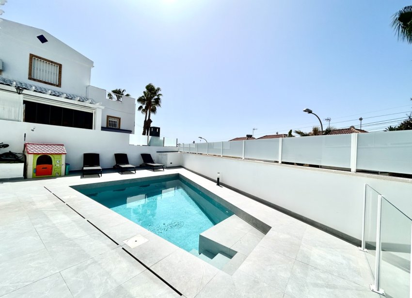 Resale - Villa - Orihuela Costa - Villamartin