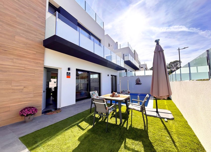 Resale - Villa - Orihuela Costa - Villamartín