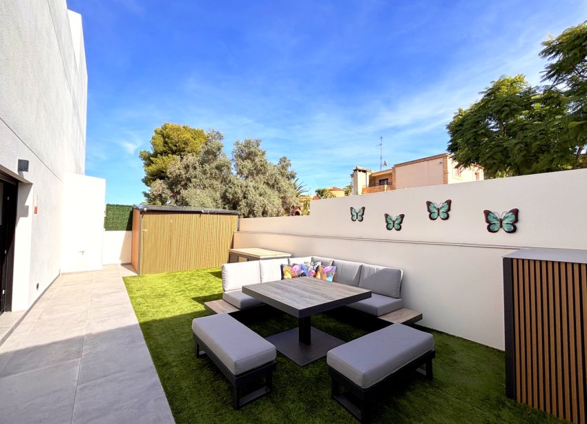 Resale - Villa - Orihuela Costa - Villamartín