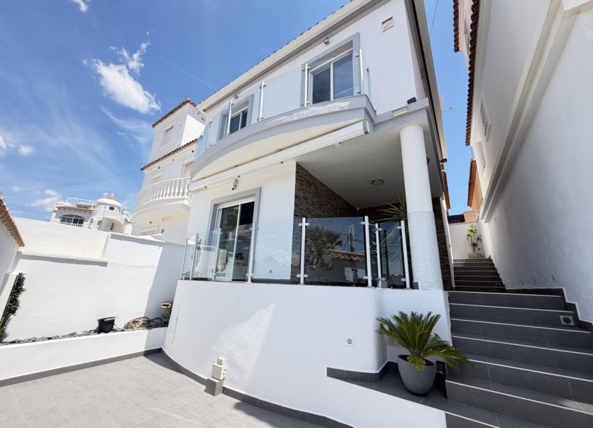 Resale - Villa - Orihuela Costa - Villamartín