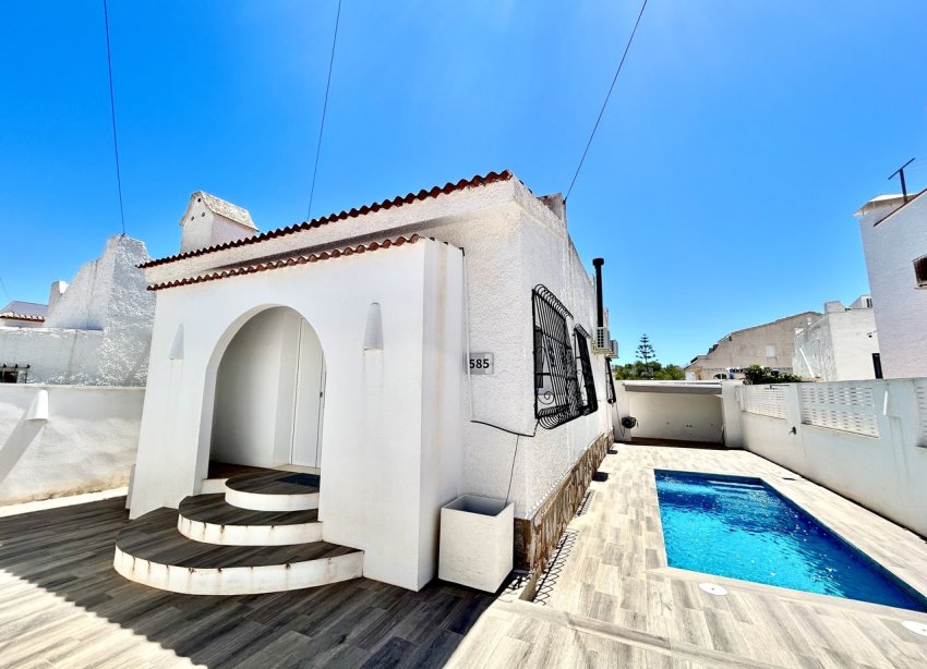 Resale - Villa - Orihuela Costa - Villamartín