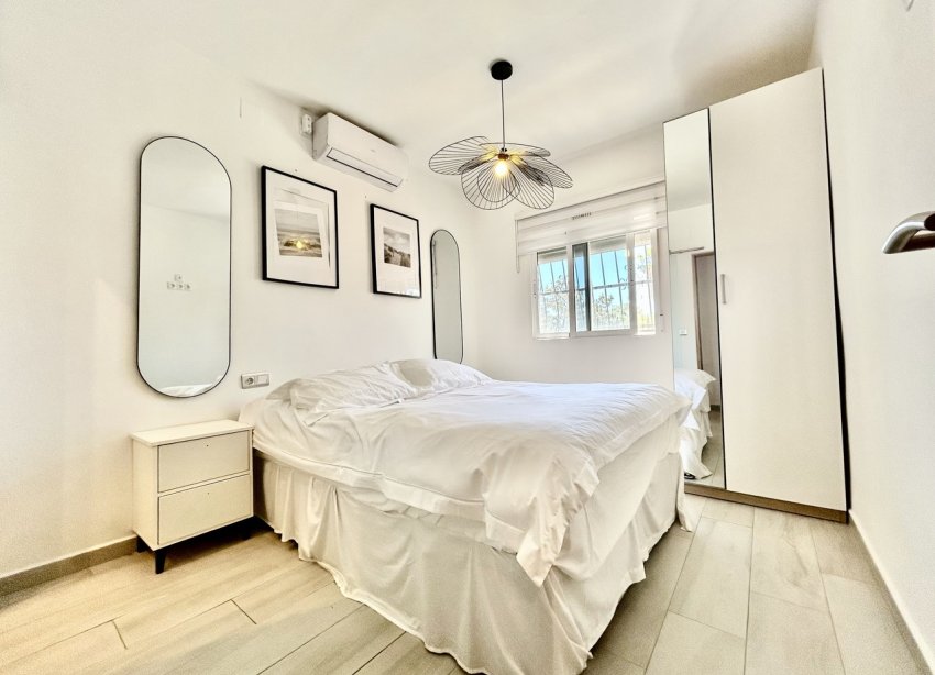 Resale - Villa - Orihuela Costa - Villamartín