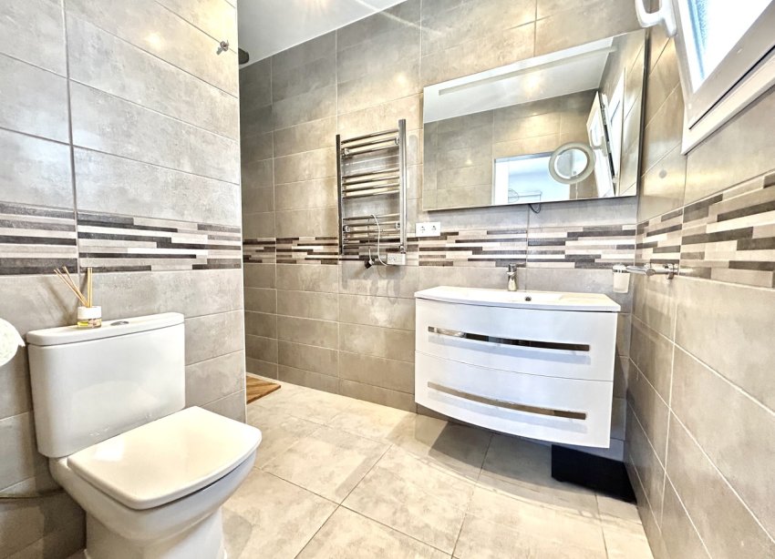 Resale - Villa - Orihuela Costa - Villamartín