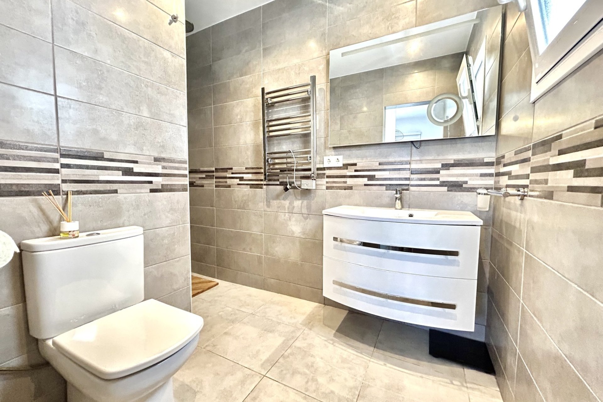 Resale - Villa - Orihuela Costa - Villamartín