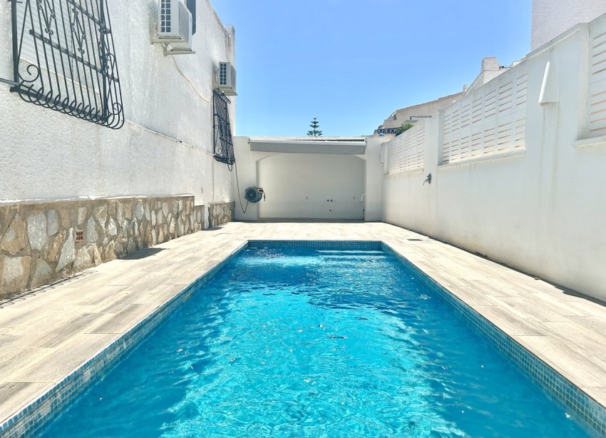 Resale - Villa - Orihuela Costa - Villamartín
