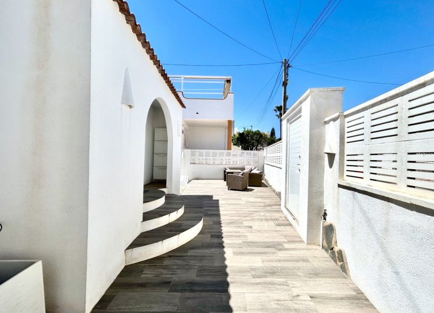 Resale - Villa - Orihuela Costa - Villamartín