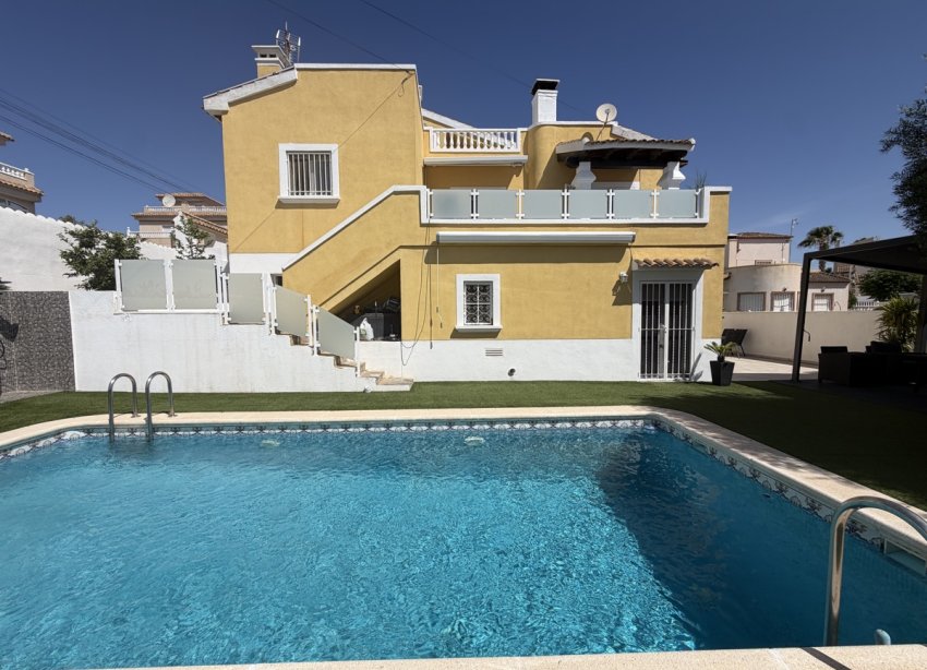 Resale - Villa - Orihuela Costa - Villamartín