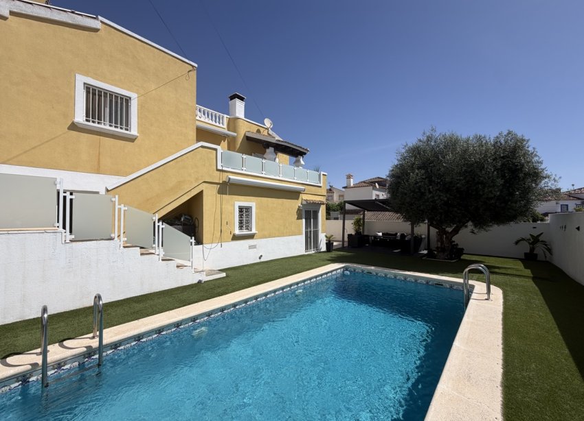Resale - Villa - Orihuela Costa - Villamartín