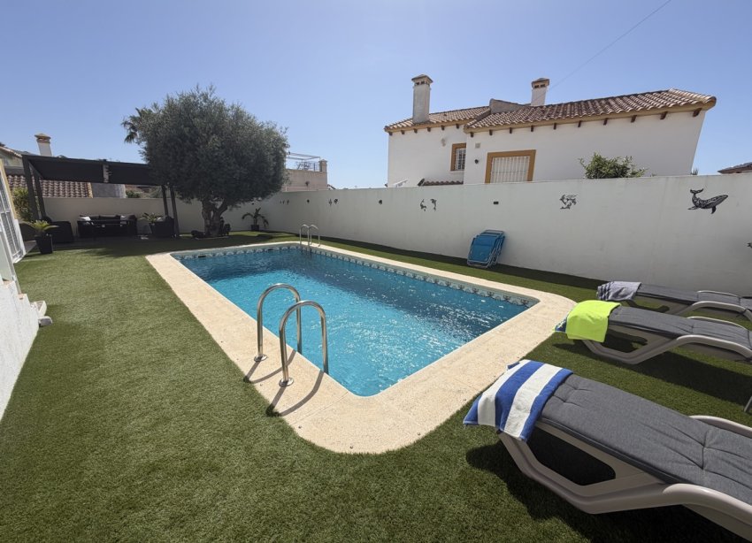 Resale - Villa - Orihuela Costa - Villamartín