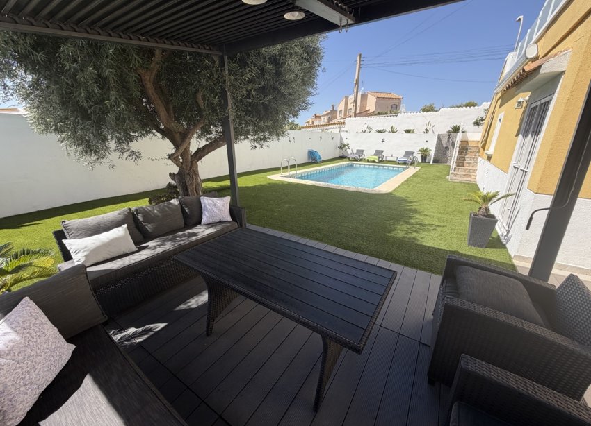 Resale - Villa - Orihuela Costa - Villamartín