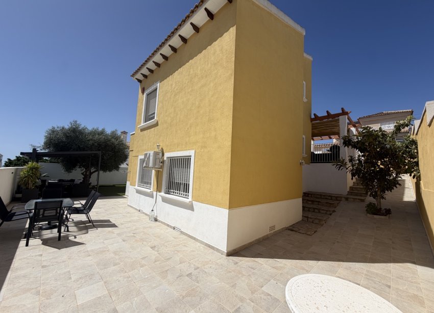 Resale - Villa - Orihuela Costa - Villamartín