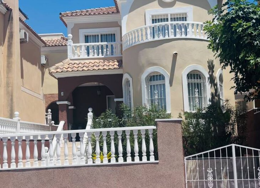 Resale - Villa - Orihuela Costa - Villamartín