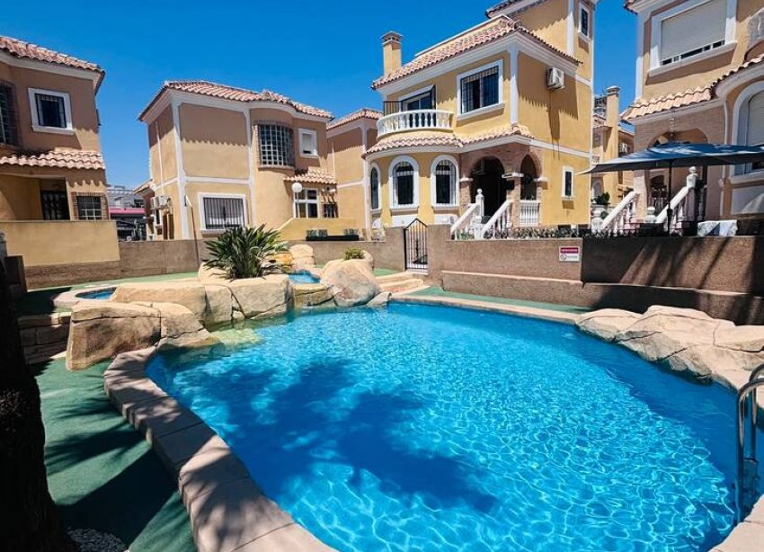 Resale - Villa - Orihuela Costa - Villamartín