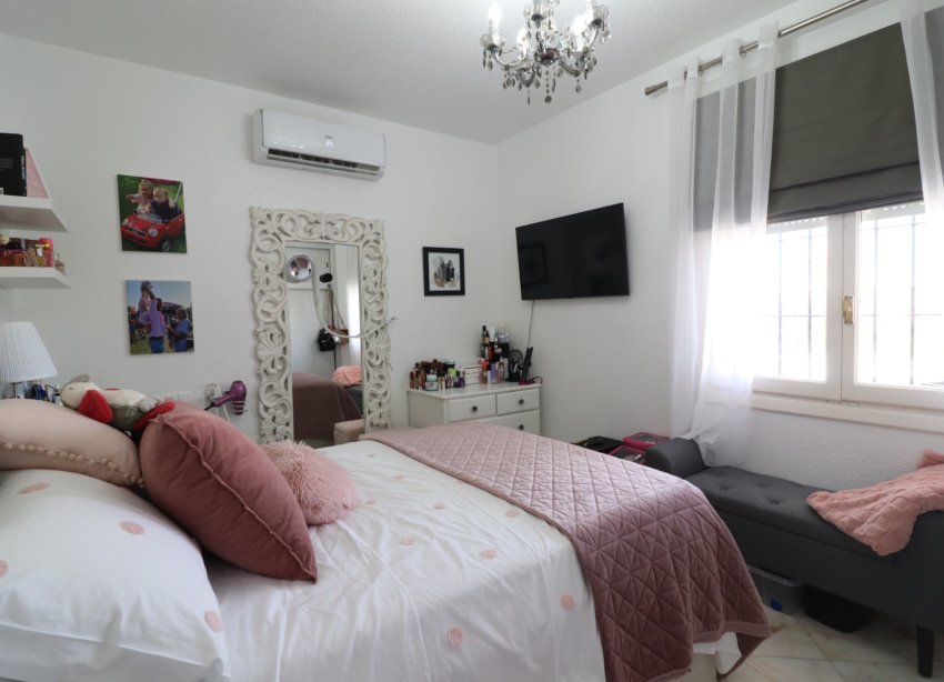 Resale - Villa - Orihuela Costa - Villamartín