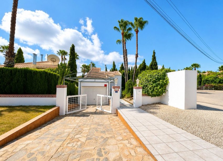 Resale - Villa - Orihuela Costa - Villamartín