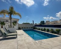Resale - Villa - Orihuela Costa - Villamartín