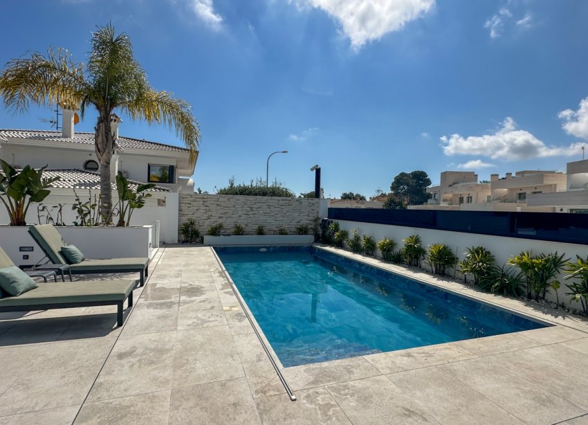 Resale - Villa - Orihuela Costa - Villamartín