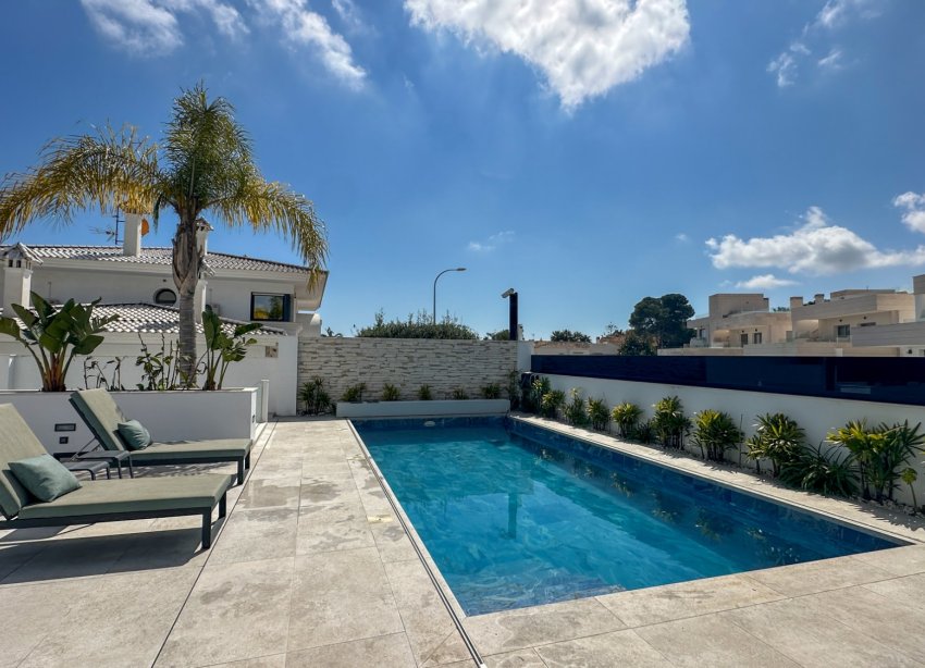 Resale - Villa - Orihuela Costa - Villamartín