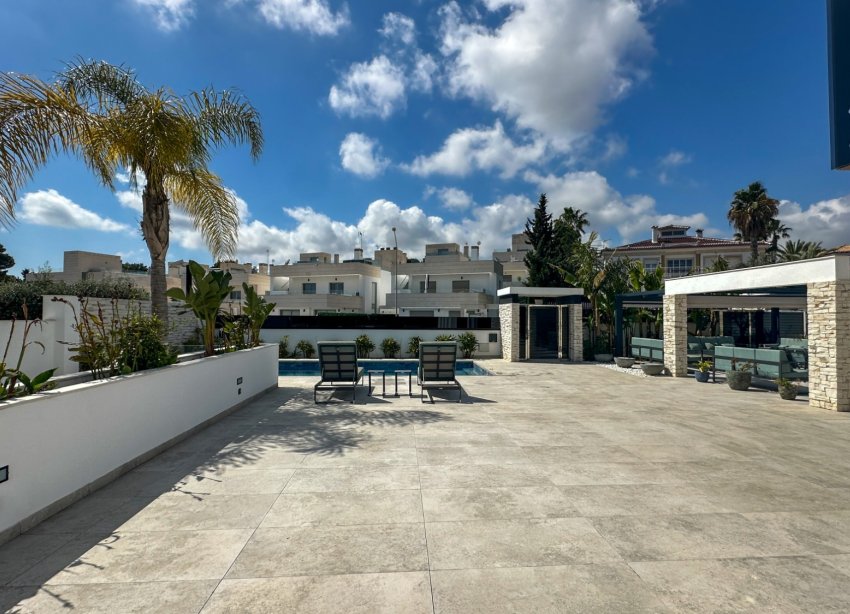 Resale - Villa - Orihuela Costa - Villamartín