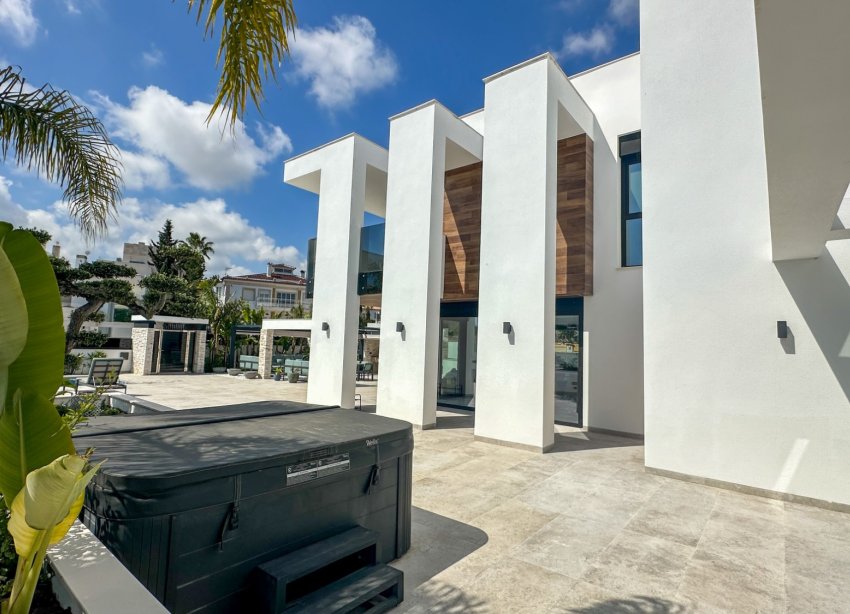 Resale - Villa - Orihuela Costa - Villamartín