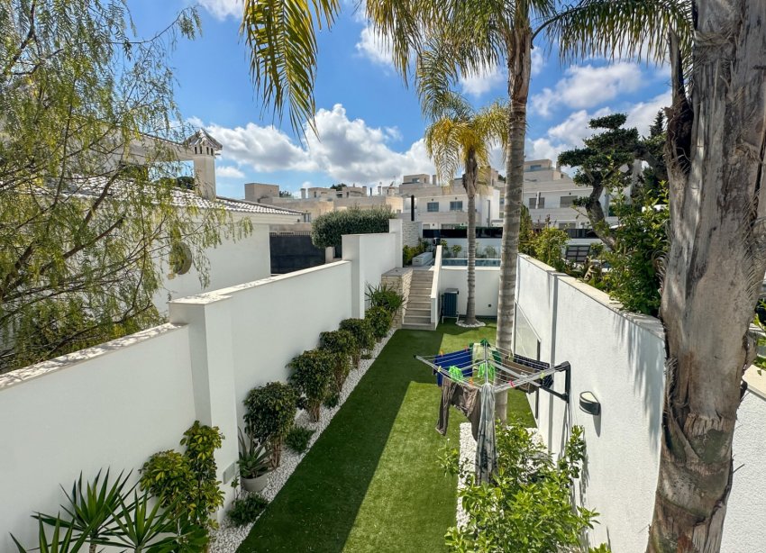 Resale - Villa - Orihuela Costa - Villamartín