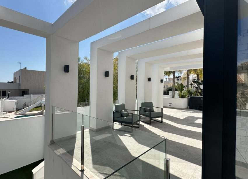 Resale - Villa - Orihuela Costa - Villamartín
