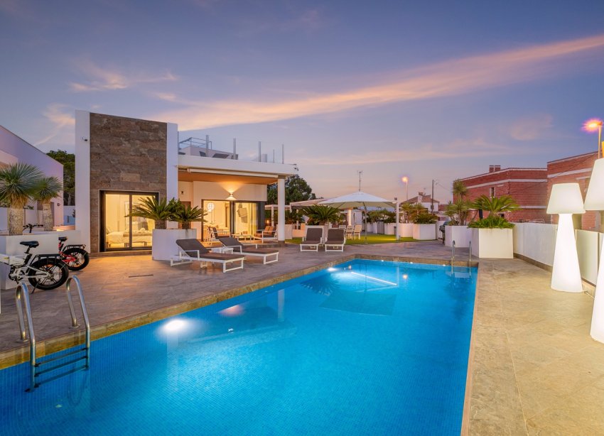 Resale - Villa - Orihuela Costa - Villamartín