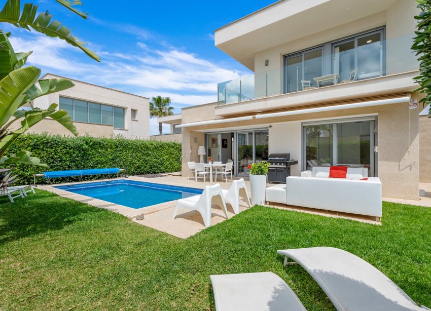 Resale - Villa - Orihuela Costa - Vistabella Golf